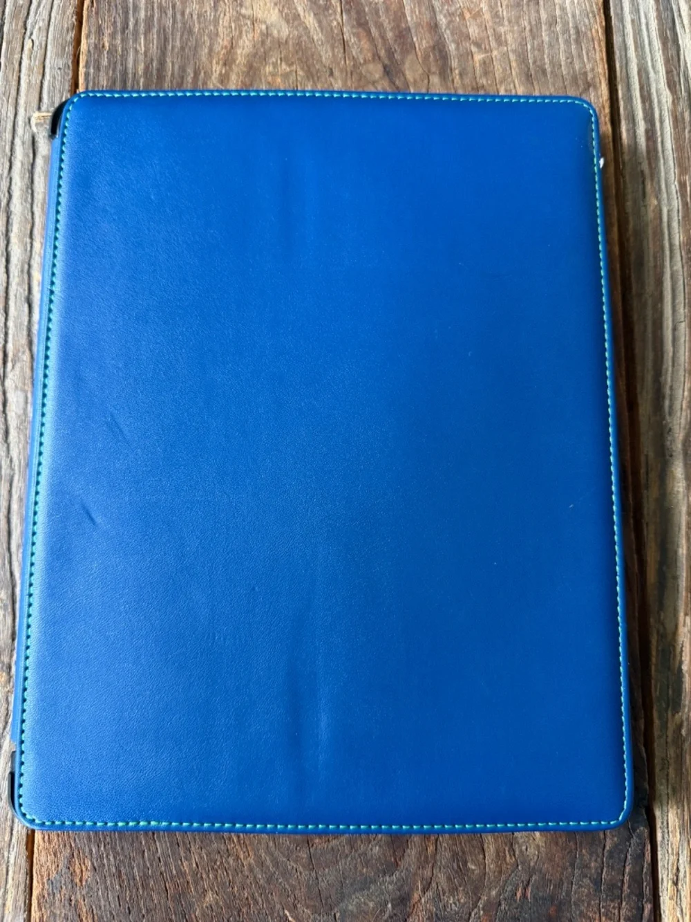 iPad 2 Model a1395 16GB with leather case as bonus